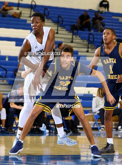 Thumbnail 3 in Santa Monica vs. Chino Hills (Rolling Hills Prep State Preview Classic) photogallery.