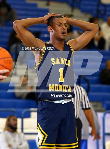 Thumbnail 3 in Santa Monica vs. Chino Hills (Rolling Hills Prep State Preview Classic) photogallery.