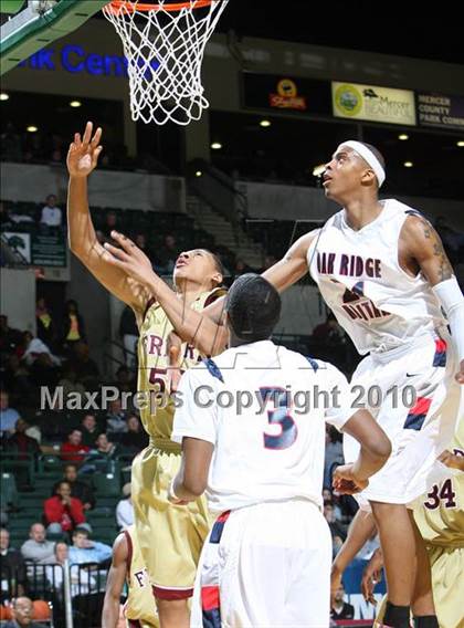 Thumbnail 2 in Oak Ridge Military Academy vs. St. Anthony (PrimeTime Shootout) photogallery.