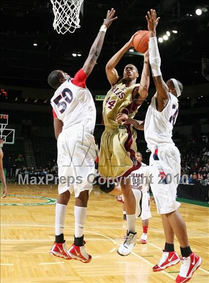 Thumbnail 2 in Oak Ridge Military Academy vs. St. Anthony (PrimeTime Shootout) photogallery.