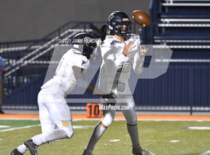 Thumbnail 2 in Bishop Gorman vs. Foothill (Class 5A Southern Region Semifinal) photogallery.