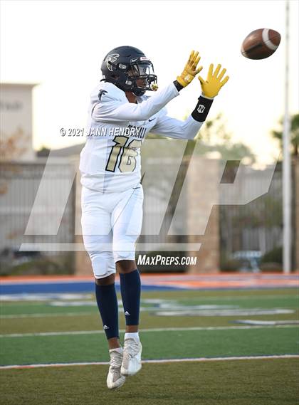 Thumbnail 2 in Bishop Gorman vs. Foothill (Class 5A Southern Region Semifinal) photogallery.