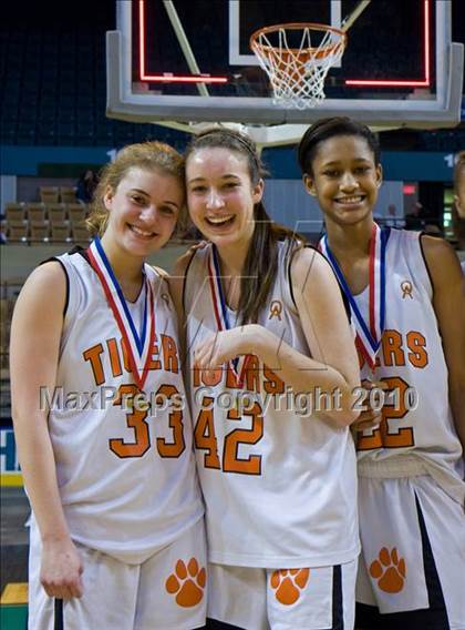 Thumbnail 2 in Millbury vs Oliver Ames (MIAA Division 2 Final) photogallery.