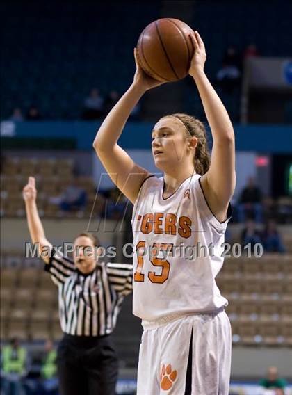 Thumbnail 2 in Millbury vs Oliver Ames (MIAA Division 2 Final) photogallery.