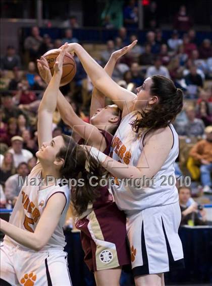 Thumbnail 2 in Millbury vs Oliver Ames (MIAA Division 2 Final) photogallery.