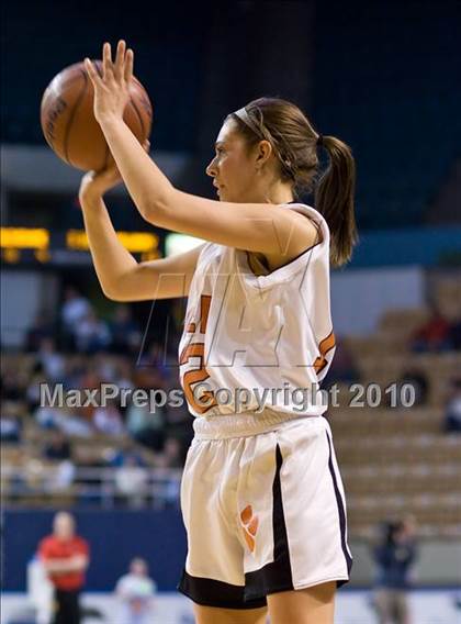 Thumbnail 3 in Millbury vs Oliver Ames (MIAA Division 2 Final) photogallery.