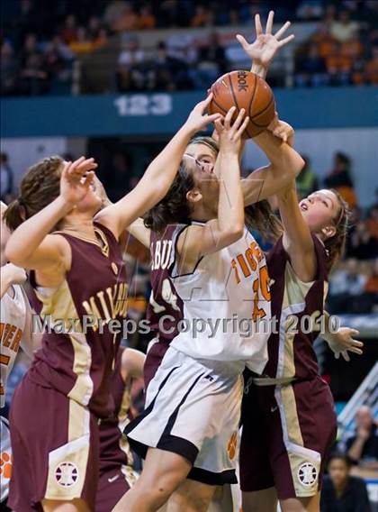 Thumbnail 3 in Millbury vs Oliver Ames (MIAA Division 2 Final) photogallery.