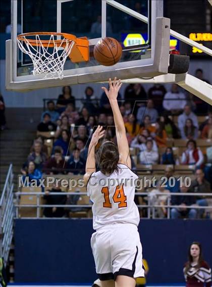 Thumbnail 1 in Millbury vs Oliver Ames (MIAA Division 2 Final) photogallery.