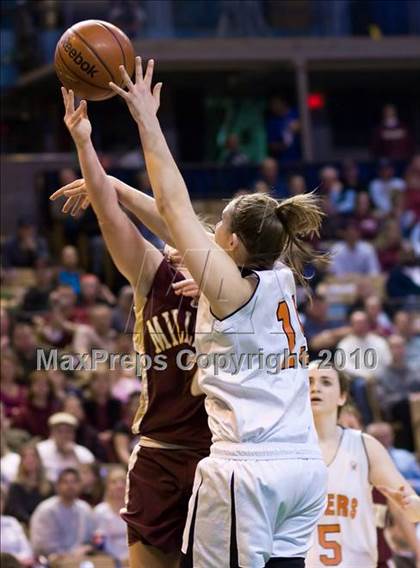 Thumbnail 1 in Millbury vs Oliver Ames (MIAA Division 2 Final) photogallery.
