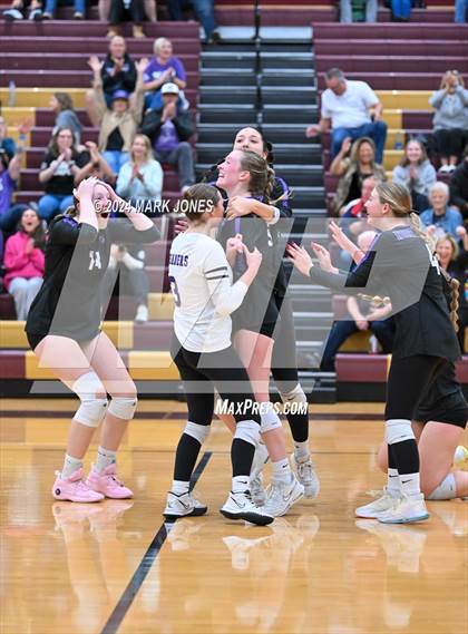 Thumbnail 2 in Seton Catholic @ Northwest Christian (AIA 3A Semifinal) photogallery.
