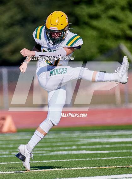 Thumbnail 1 in JV: Bishop Manogue @ Jesuit photogallery.