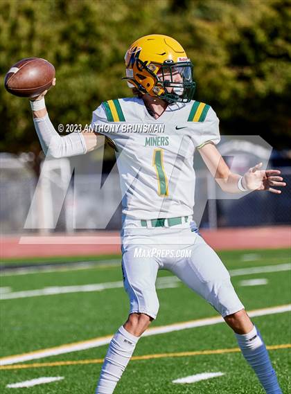 Thumbnail 1 in JV: Bishop Manogue @ Jesuit photogallery.