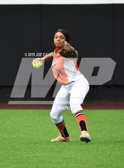 Thumbnail 1 in Incarnate Word vs St. Pius X (TAPPS Division I Bi-District) photogallery.