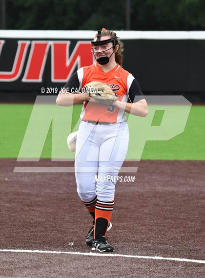 Thumbnail 1 in Incarnate Word vs St. Pius X (TAPPS Division I Bi-District) photogallery.