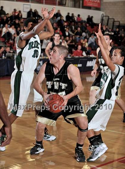 Thumbnail 3 in Ribet Academy vs. Tarbut V'torah (CIF SS D6AA Final) photogallery.