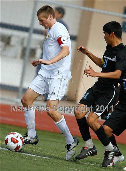 Thumbnail 2 in Parker vs. Salesian (CIF SoCal D3 Regional Final) photogallery.