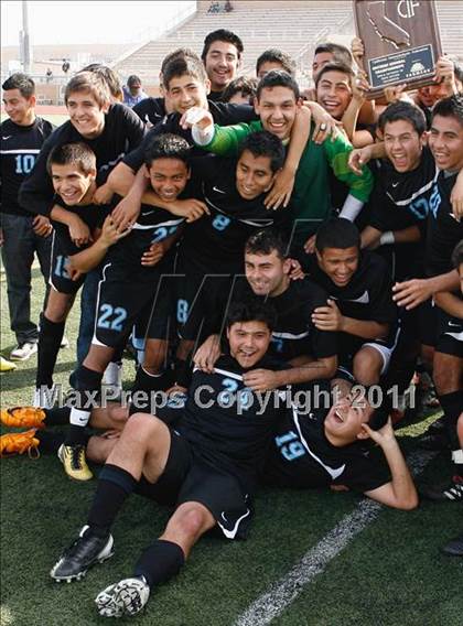 Thumbnail 2 in Parker vs. Salesian (CIF SoCal D3 Regional Final) photogallery.