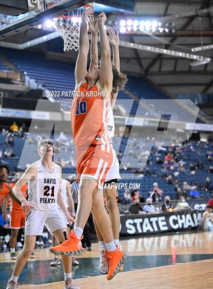 Thumbnail 3 in Graham-Kapowsin vs. Davis (WIAA 4A Round 1 State Playoff)  photogallery.