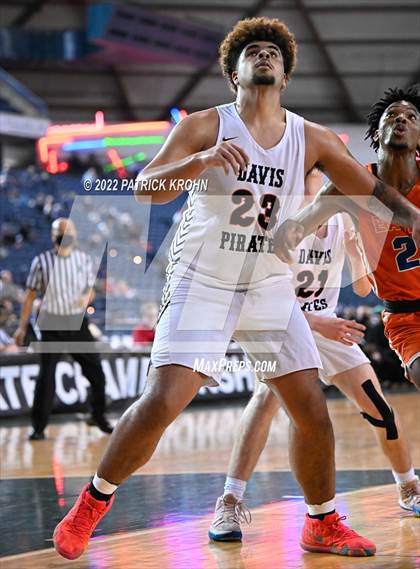 Thumbnail 2 in Graham-Kapowsin vs. Davis (WIAA 4A Round 1 State Playoff)  photogallery.