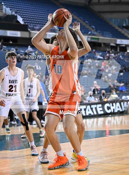 Thumbnail 2 in Graham-Kapowsin vs. Davis (WIAA 4A Round 1 State Playoff)  photogallery.