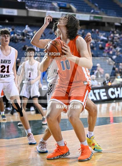 Thumbnail 1 in Graham-Kapowsin vs. Davis (WIAA 4A Round 1 State Playoff)  photogallery.