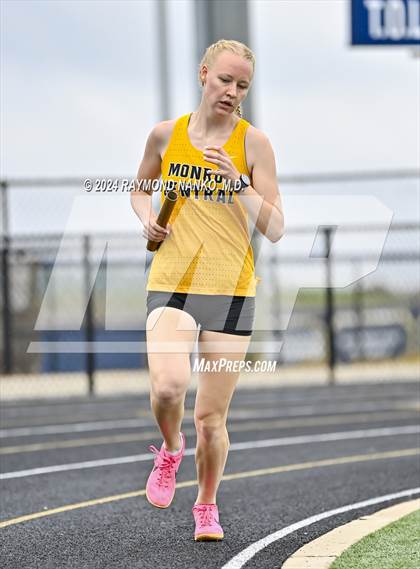 Thumbnail 2 in IHSAA Delta Sectionals (4 x 800 Meter)  photogallery.