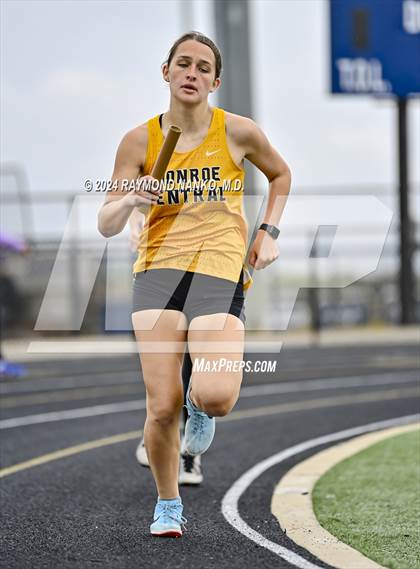 Thumbnail 2 in IHSAA Delta Sectionals (4 x 800 Meter)  photogallery.