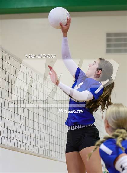 Thumbnail 2 in Lipan @ Santo photogallery.