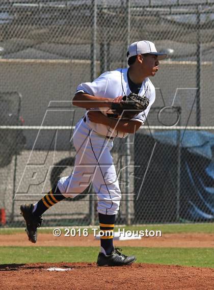 Thumbnail 3 in Alhambra vs Germantown Friends photogallery.