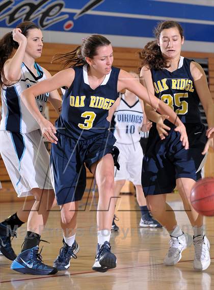 Thumbnail 3 in Oak Ridge vs. Pleasant Valley (Lady Bulldogs Winter Classic) photogallery.