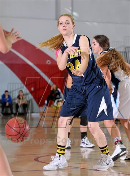 Thumbnail 2 in Oak Ridge vs. Pleasant Valley (Lady Bulldogs Winter Classic) photogallery.