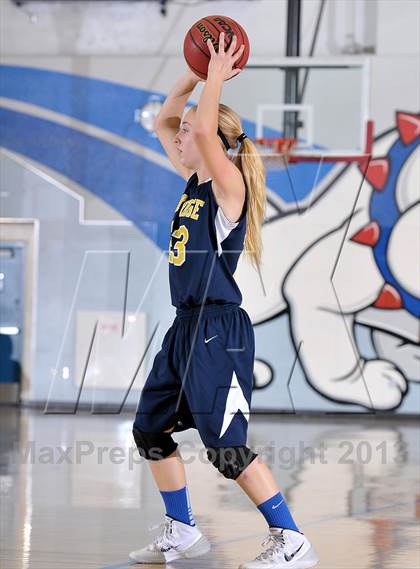 Thumbnail 3 in Oak Ridge vs. Pleasant Valley (Lady Bulldogs Winter Classic) photogallery.