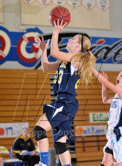 Thumbnail 2 in Oak Ridge vs. Pleasant Valley (Lady Bulldogs Winter Classic) photogallery.
