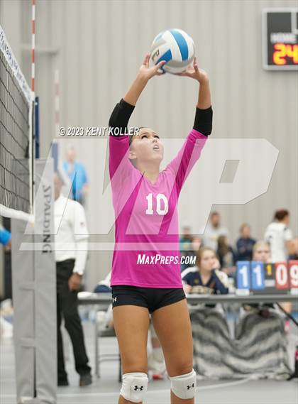 Thumbnail 2 in Christian vs. Utica Eisenhower (Beast of the East) photogallery.