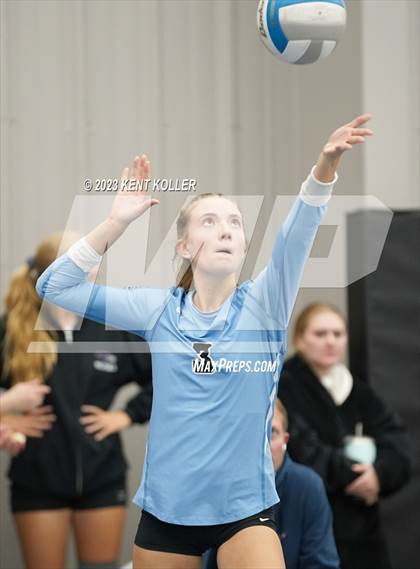Thumbnail 2 in Christian vs. Utica Eisenhower (Beast of the East) photogallery.