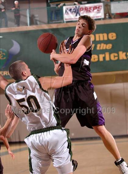 Thumbnail 2 in Carlsbad @ La Costa Canyon (MaxPreps Holiday Classic) photogallery.