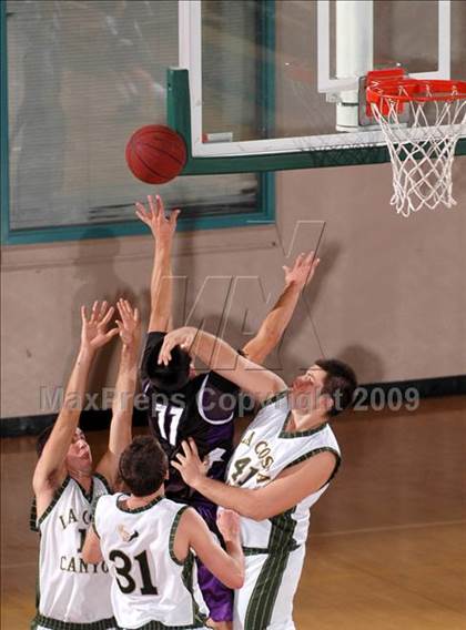 Thumbnail 2 in Carlsbad @ La Costa Canyon (MaxPreps Holiday Classic) photogallery.