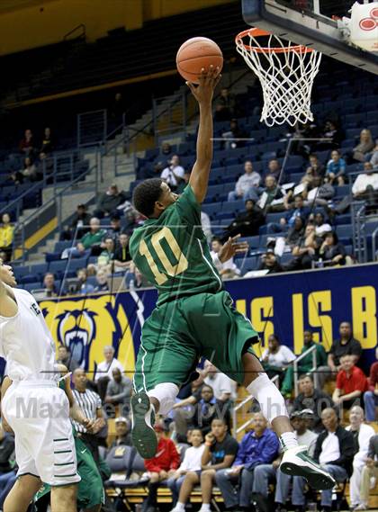 Thumbnail 2 in De La Salle vs. Long Beach Poly (MaxPreps MLK Classic) photogallery.