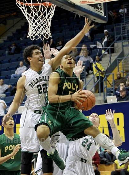 Thumbnail 2 in De La Salle vs. Long Beach Poly (MaxPreps MLK Classic) photogallery.