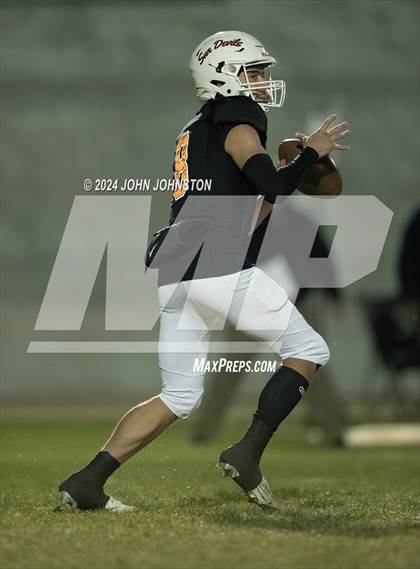 Thumbnail 3 in St. Bonaventure vs. Apple Valley (CIF SS D4 Semifinal) photogallery.