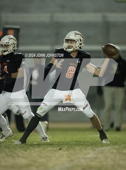 Thumbnail 3 in St. Bonaventure vs. Apple Valley (CIF SS D4 Semifinal) photogallery.
