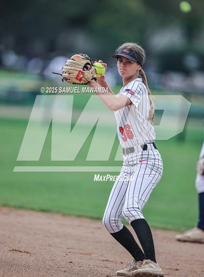 Thumbnail 3 in   Hart @ Chaminade photogallery.
