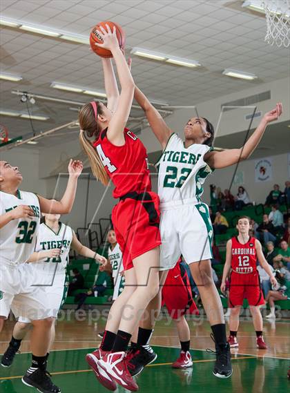 Thumbnail 2 in Cardinal Ritter vs Attucks (IHSAA Sectional) photogallery.