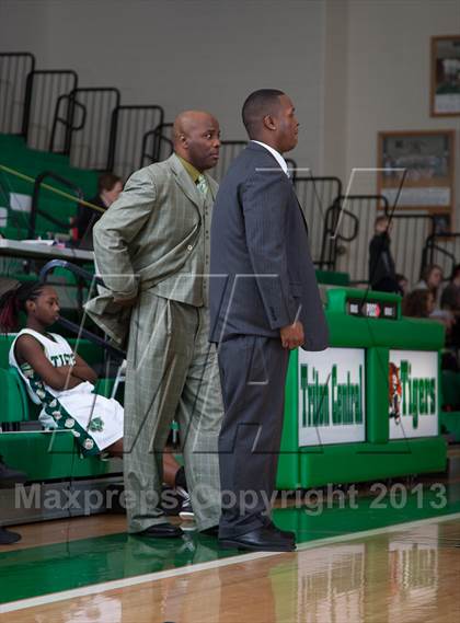 Thumbnail 3 in Cardinal Ritter vs Attucks (IHSAA Sectional) photogallery.