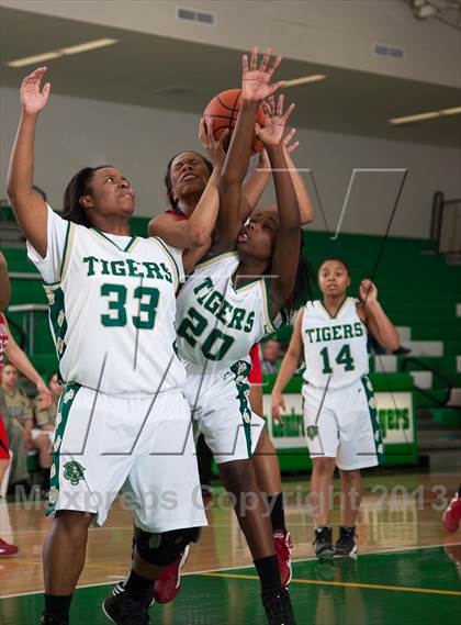 Thumbnail 2 in Cardinal Ritter vs Attucks (IHSAA Sectional) photogallery.