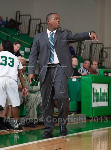 Thumbnail 2 in Cardinal Ritter vs Attucks (IHSAA Sectional) photogallery.