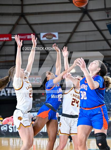 Thumbnail 2 in Auburn Mountainview vs. Lakeside (WIAA Round of 12) photogallery.