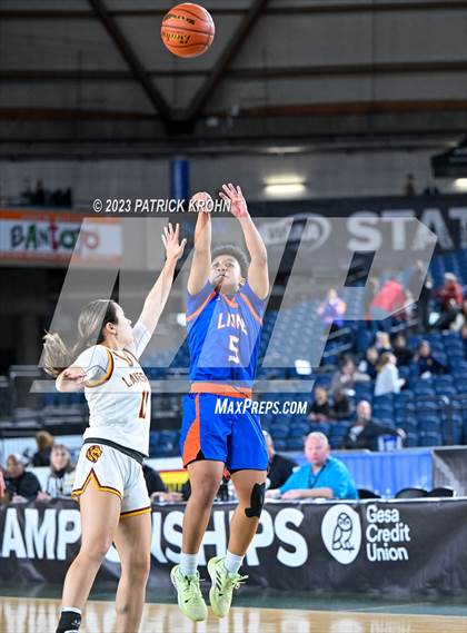 Thumbnail 3 in Auburn Mountainview vs. Lakeside (WIAA Round of 12) photogallery.