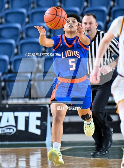 Thumbnail 2 in Auburn Mountainview vs. Lakeside (WIAA Round of 12) photogallery.