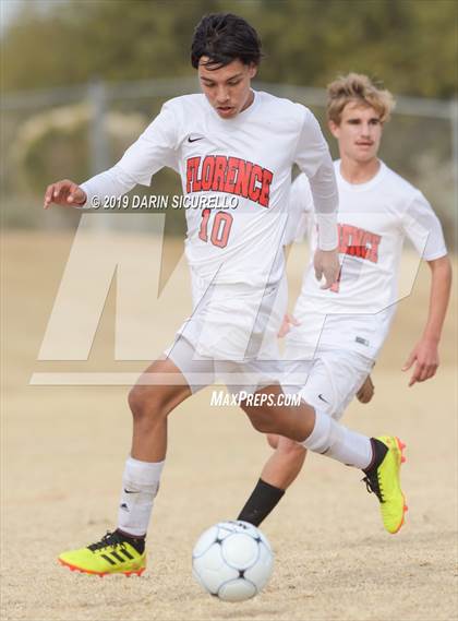 Thumbnail 3 in Globe vs. Florence (Chandler Prep Invitational) photogallery.